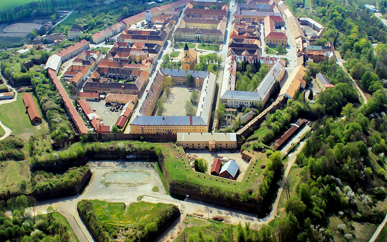 Préserver les villes idéales fortifiées tchèques : le soutien national à Terezín et Josefov au 21e siècle